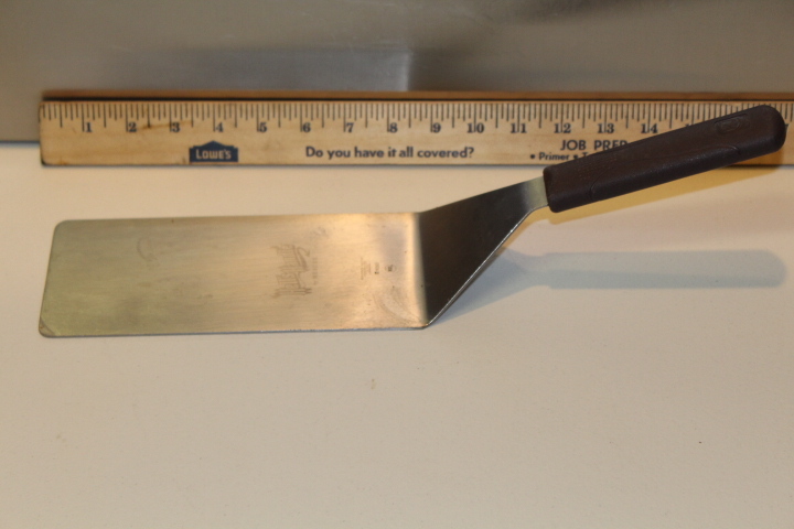 lot 51 image: 4 x 8 spatula