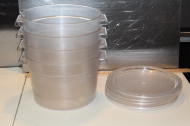 lot 61 image: Containers