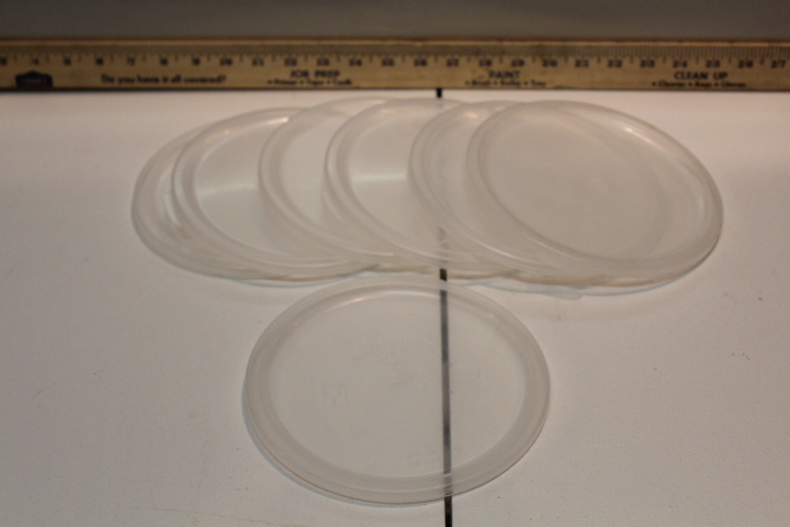 lot 74 image: 2 or 4 qt. round lids