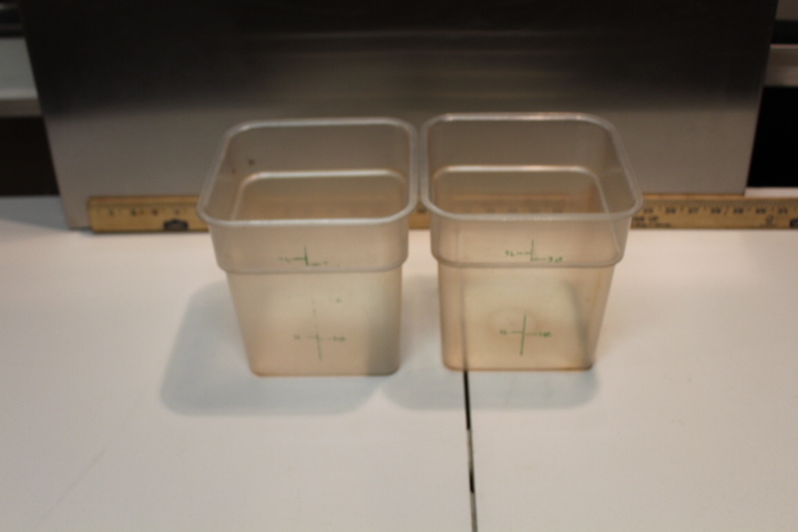 lot 75 image: 4 quart square container