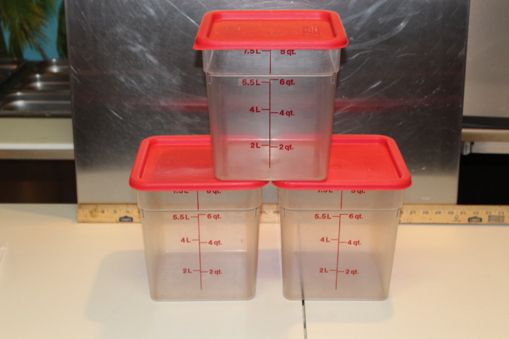 lot 77 image: 8 quart food container