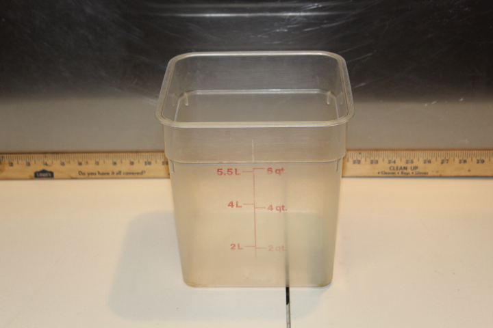 lot 78 image: 8 quart food container