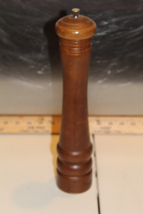 lot 110 image: pepper mill
