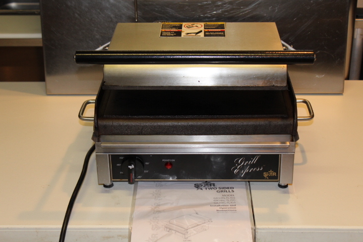 lot 15 image: Star Smooth Panini