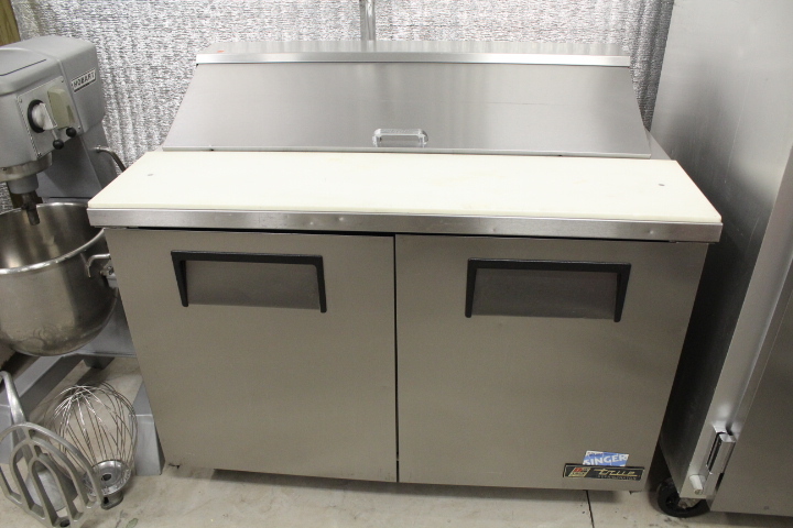 lot 6 image: True 48 sandwich prep table