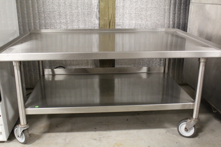 lot 11 image: Equipment Stand