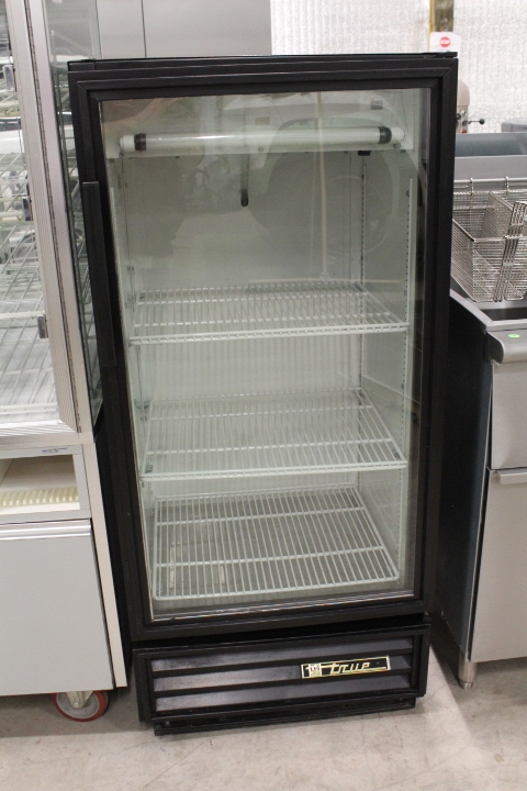lot 19 image: True glass door cooler  merchandiser