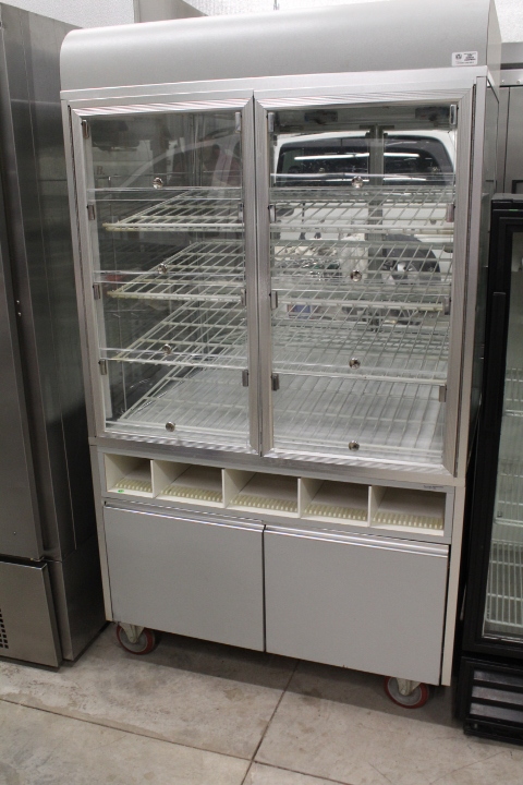 lot 20 image: Bakery pastry  doughnut self serve display