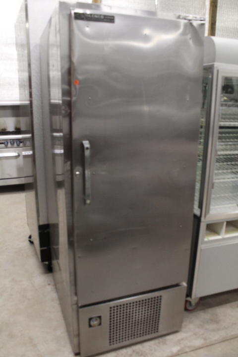 lot 21 image: Single door Freezer