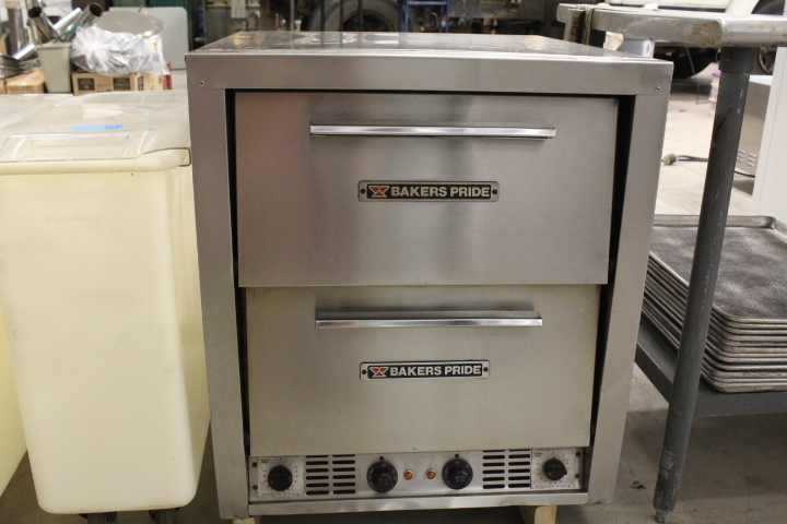 lot 22 image: Bakers Pride pizza oven