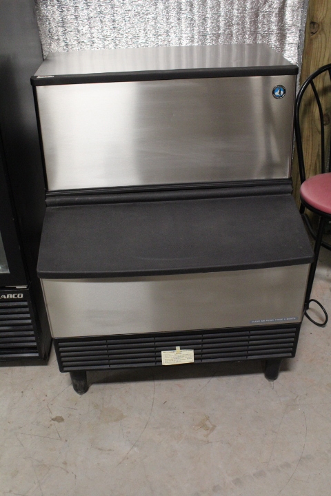 lot 24 image: Hoshizaki Ice Machine