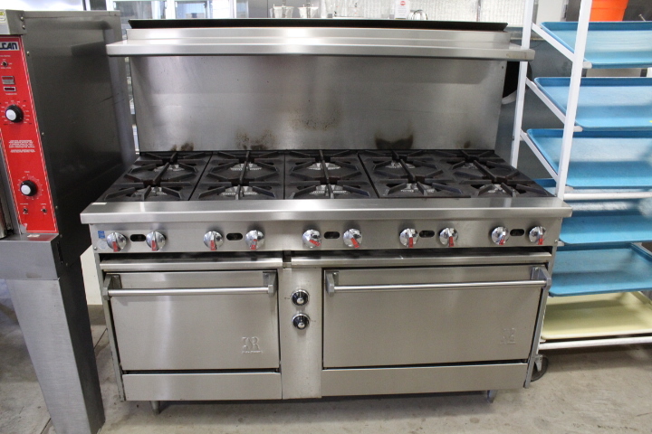 lot 29 image: 10 Burner Range w double oven