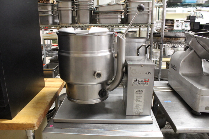 lot 32 image: Groen 20 quart Steam kettle