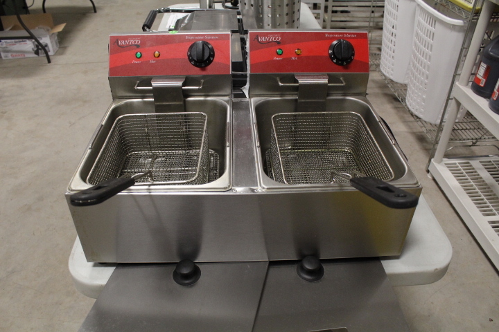 lot 38 image: Countertop Fryer