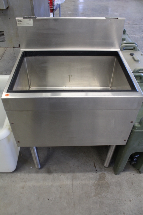 lot 73 image: Bar Ice Sink w cold plate