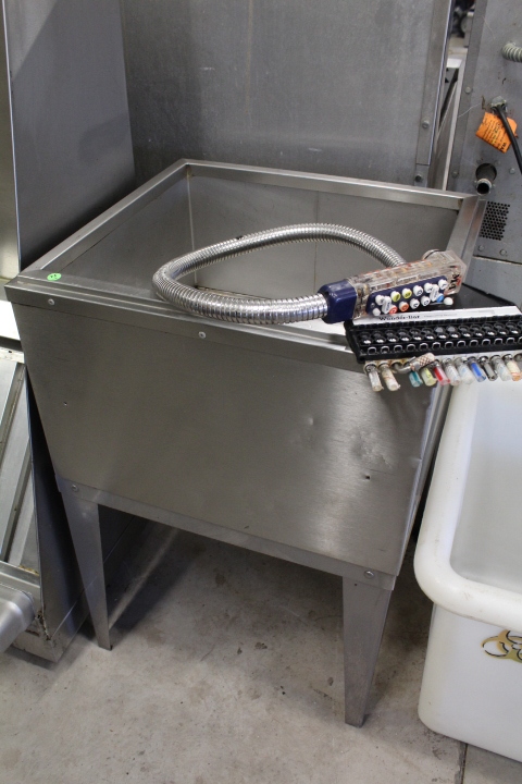 lot 75 image: Ice Bin w cold plate & soda gun