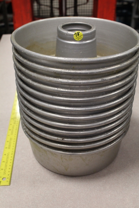 lot 78 image: Bunt Pans