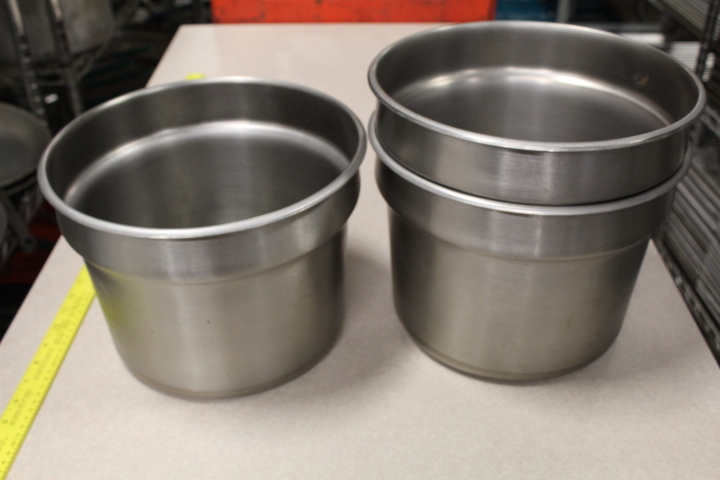 lot 82 image: 11 quart round insert pans