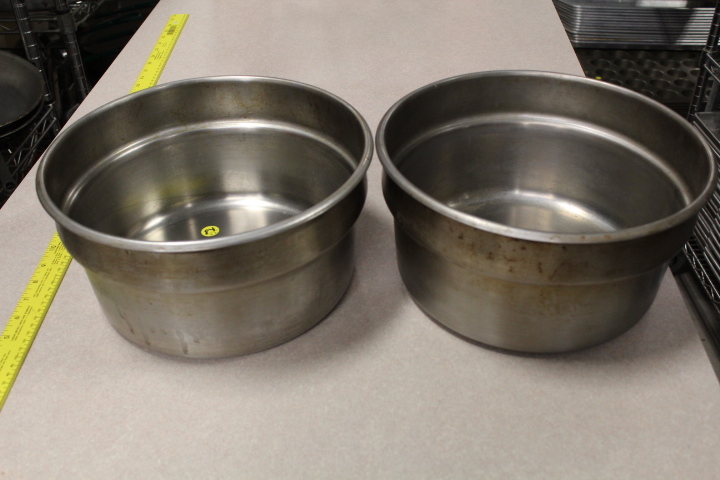 lot 84 image: 7.25 quart round insert pans