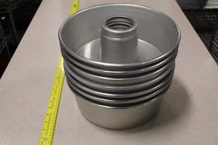 lot 87 image: Bunt Pans