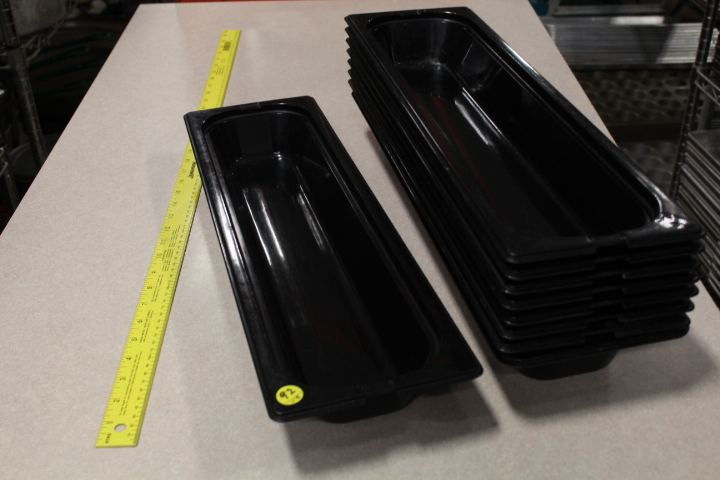 lot 92 image: 2.5 deep insert pans