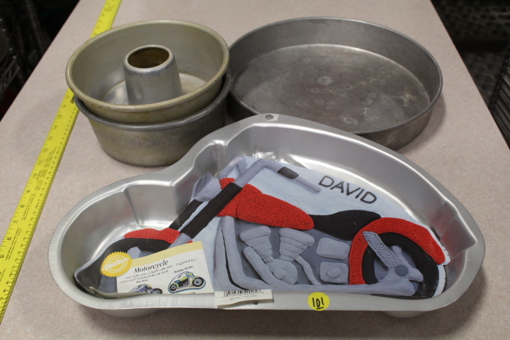 lot 101 image: Cake pan lot
