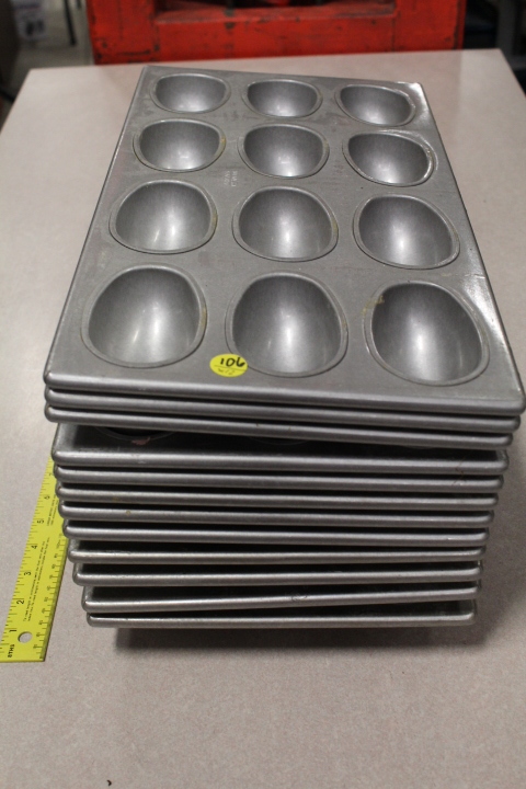 lot 106 image: Egg form pans