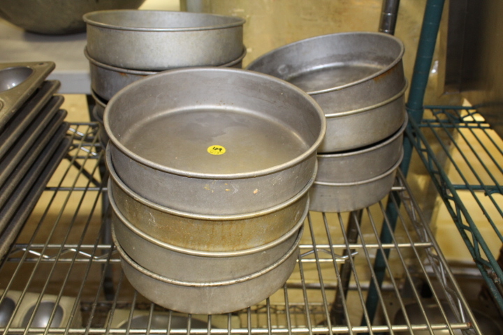 lot 109 image: Cake pans