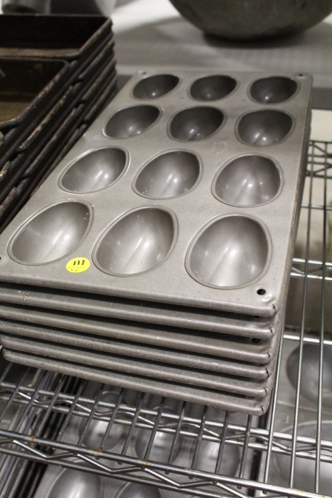 lot 111 image: Egg form pans
