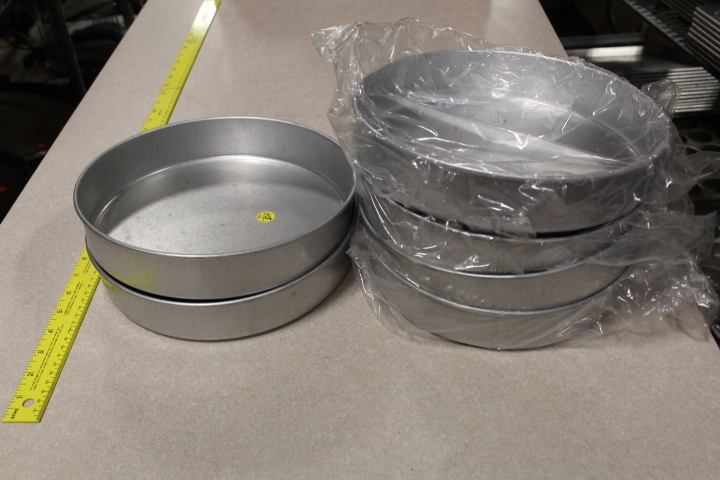 lot 115 image: Cake pans