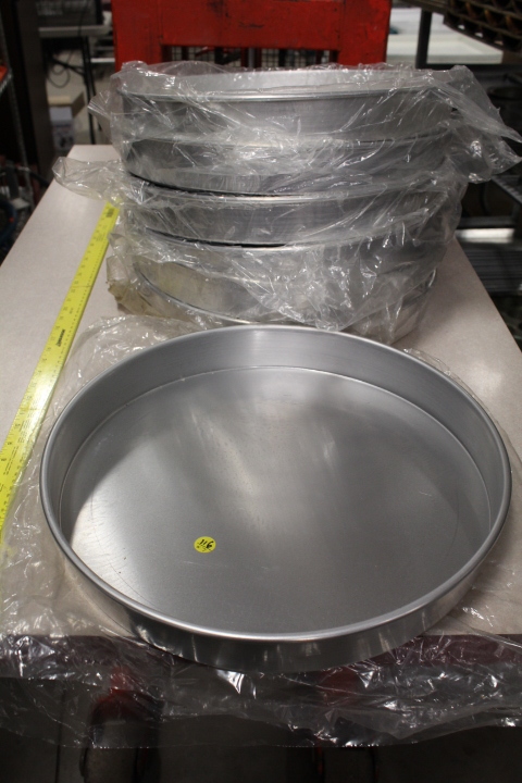 lot 116 image: Cake pans