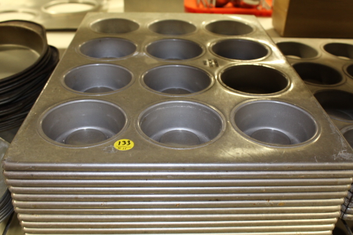 lot 133 image: Muffin Pans