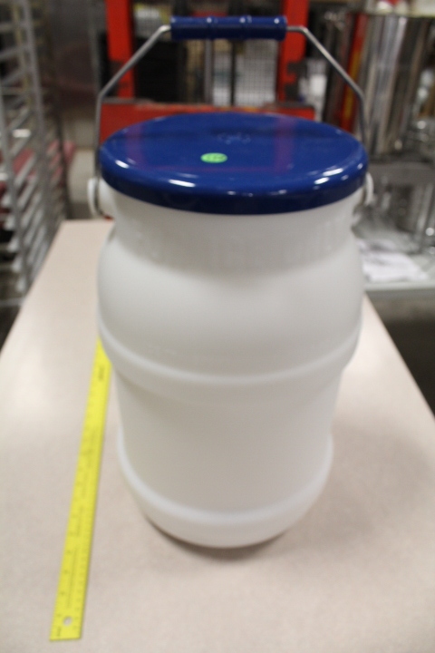 lot 148 image: Ice Bucket - New