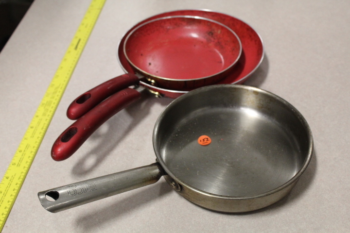 lot 152 image: Frying pan lot