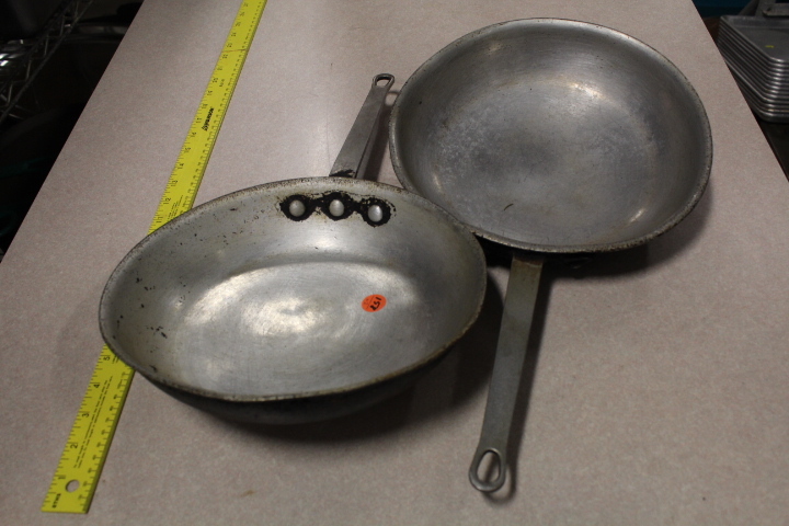 lot 158 image: Frying pans