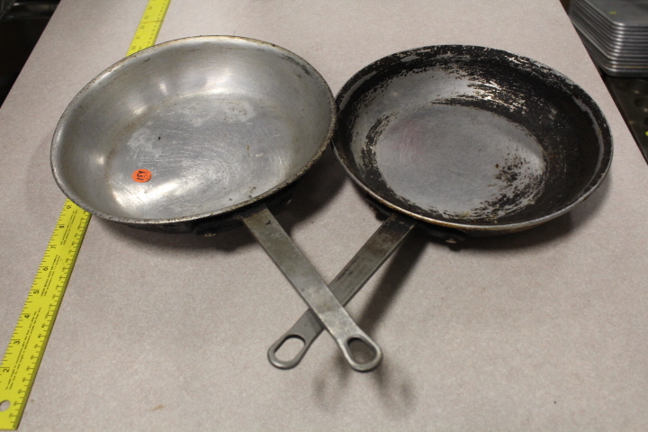 lot 159 image: Frying pans