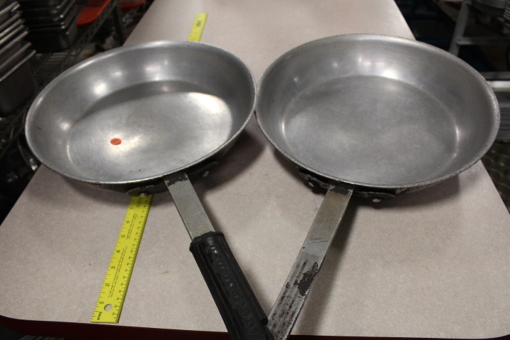 lot 162 image: Frying pans