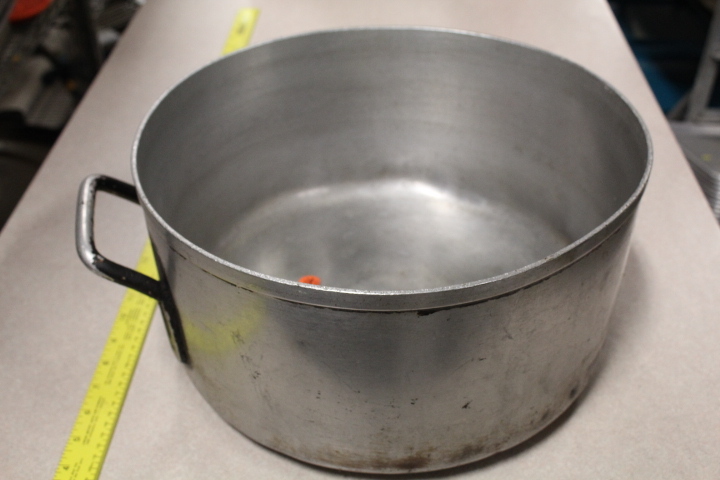 lot 166 image: Sauce pot
