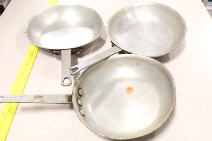 lot 167 image: Frying pans