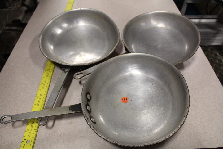 lot 168 image: Frying pans