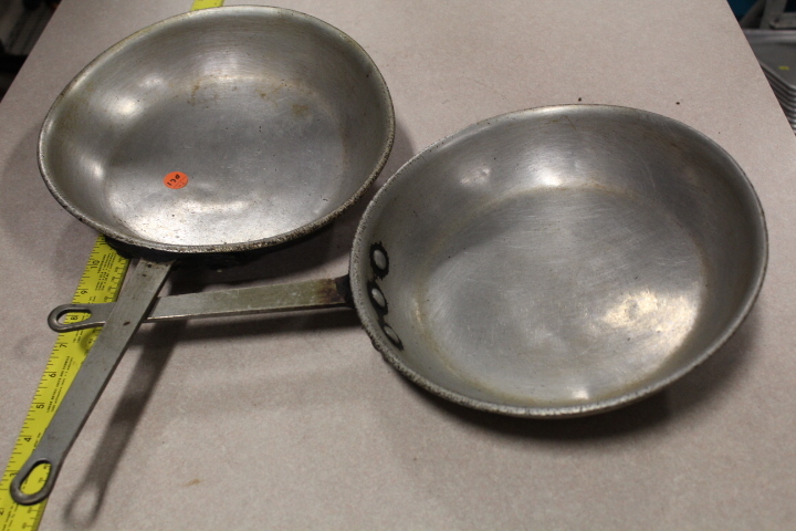 lot 170 image: Frying pans