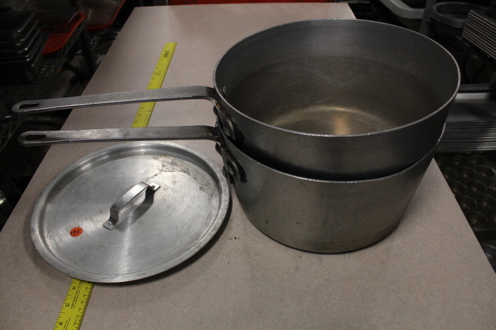 lot 171 image: Sauce pots
