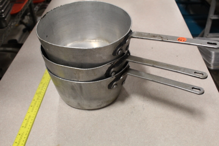 lot 173 image: Sauce pots