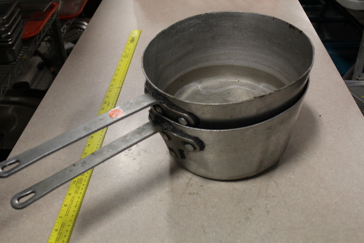 lot 174 image: Sauce pots