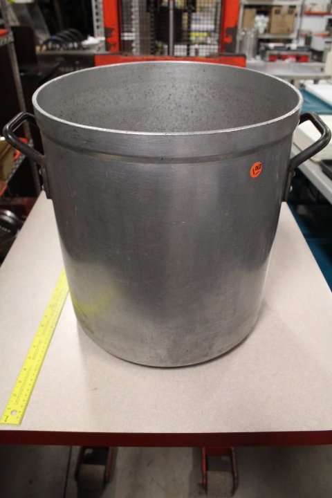 lot 190 image: Stock pot