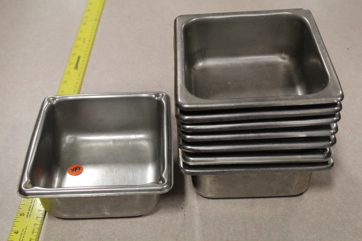 lot 199 image: 16 insert pans