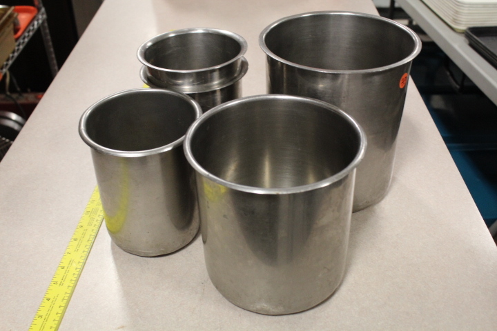lot 200 image: Round insert pans