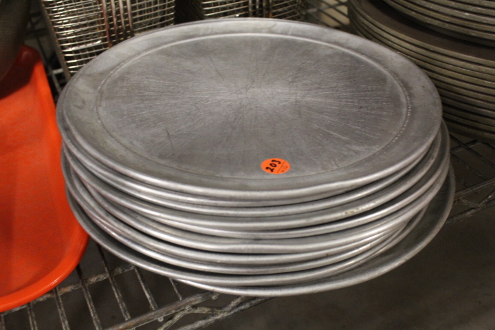 lot 203 image: Pizza pan lot