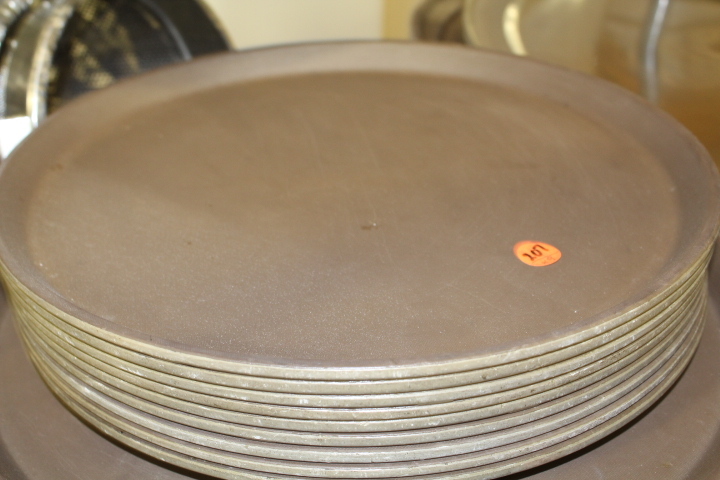 lot 207 image: Serving trays