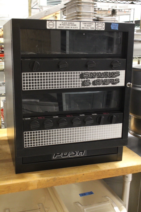 lot 220 image: Snack vending machine